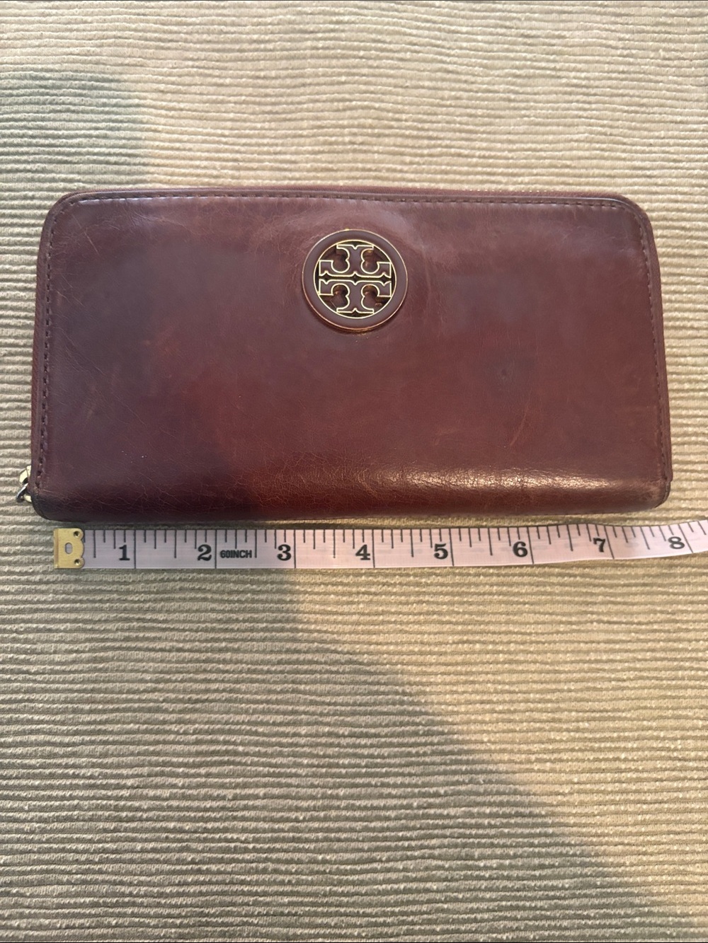 Tory Burch Brown Leather Zip Wallet with Gold Logo - Picture 6 of 7